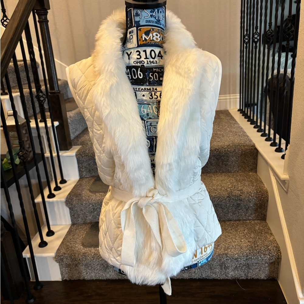 Faux fur trimmed sweater vest XL